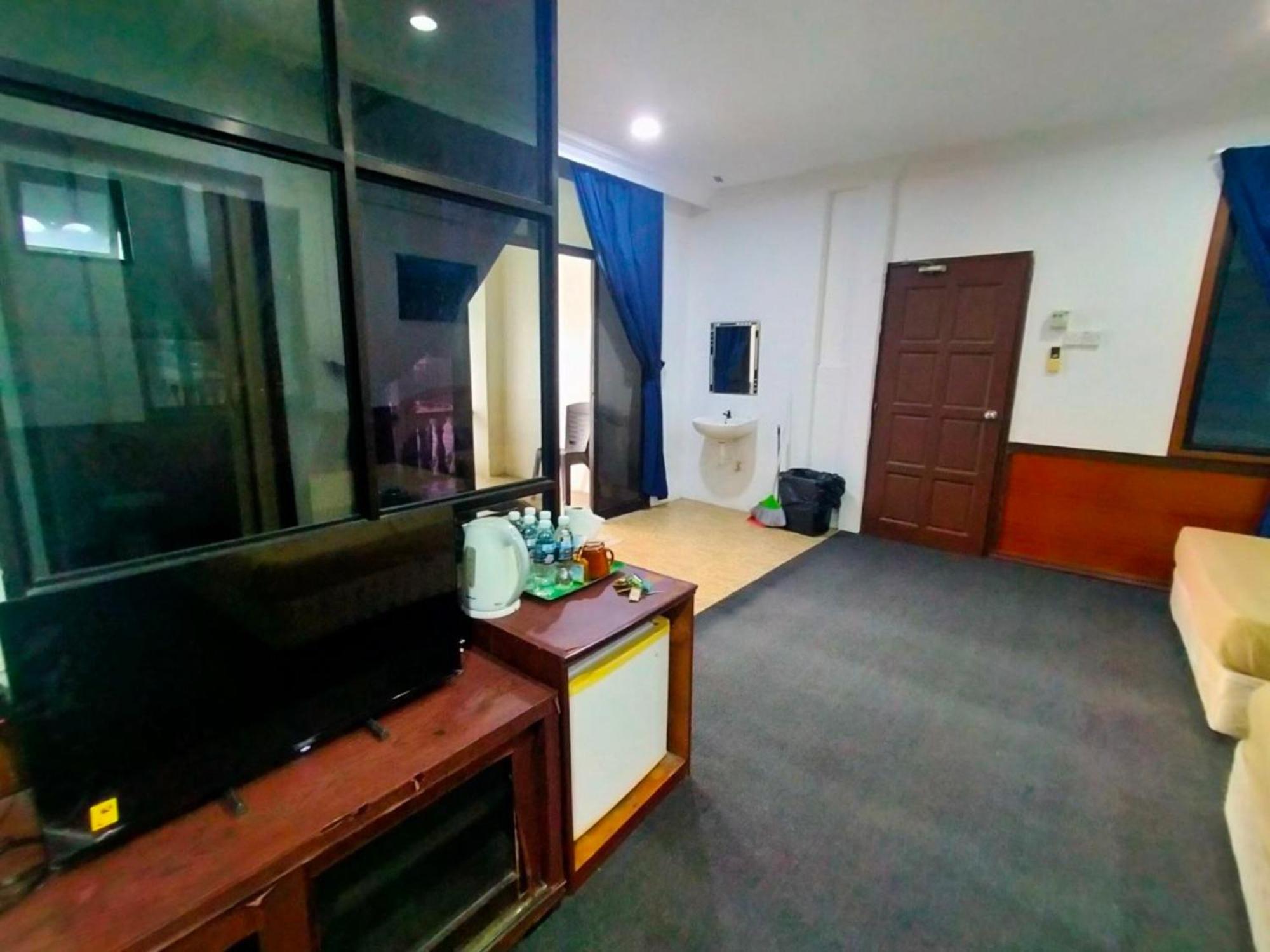 Capital O 91118 Chalet Seri Idaman Bayan Lepas Exterior foto